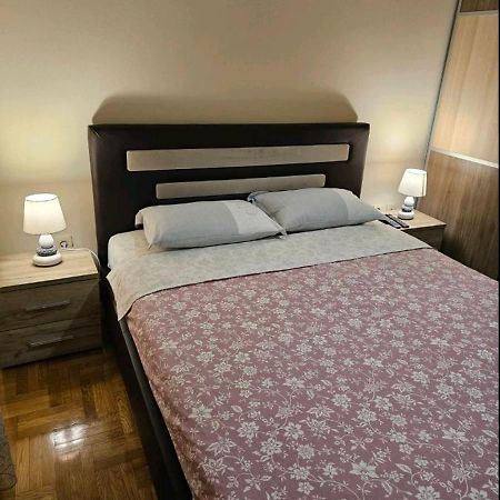 Aphrodite Apartment 포드고리차 외부 사진