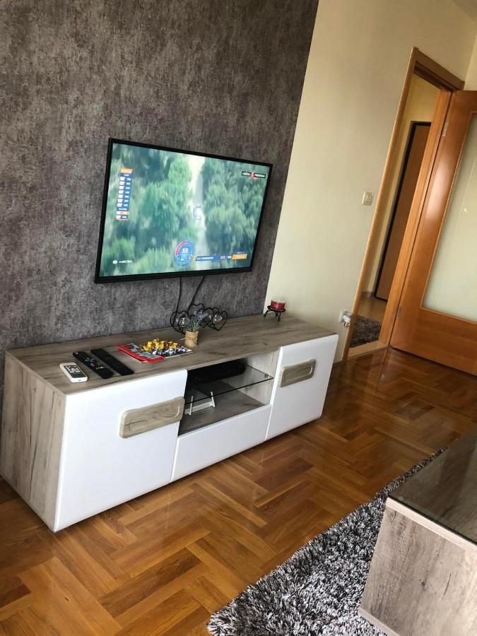 Aphrodite Apartment 포드고리차 외부 사진