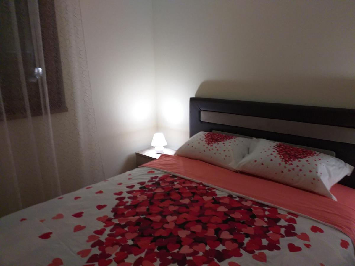 Aphrodite Apartment 포드고리차 외부 사진