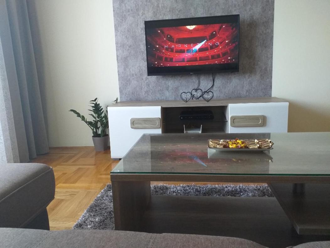 Aphrodite Apartment 포드고리차 외부 사진
