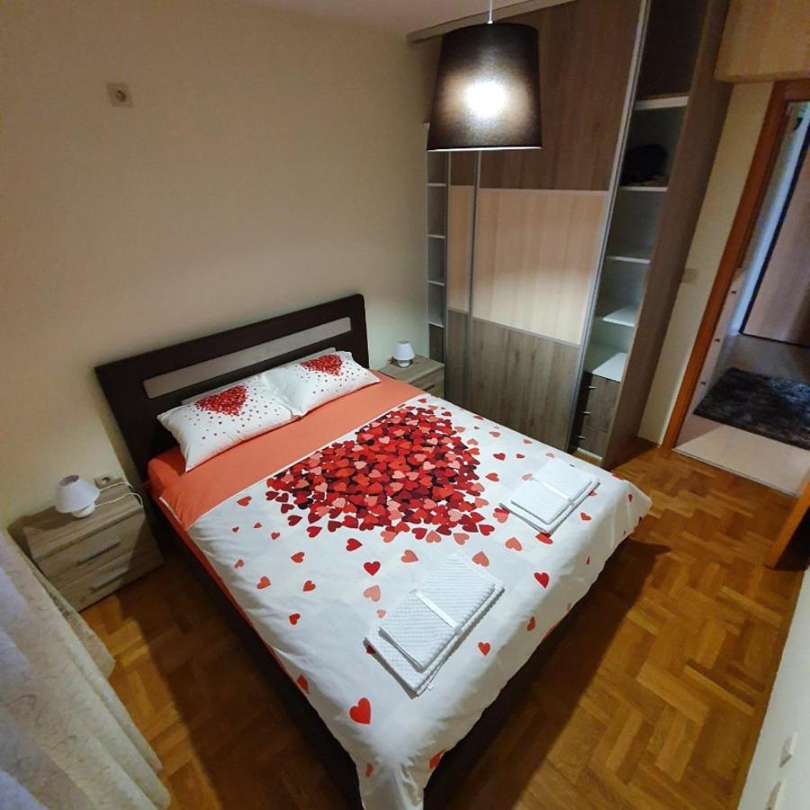 Aphrodite Apartment 포드고리차 외부 사진